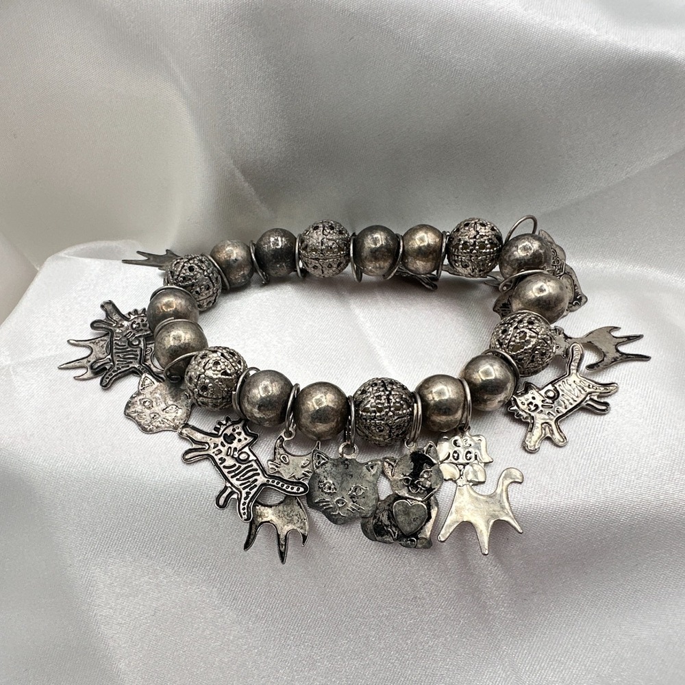 Vintage 80s Silver Tone Beaded Stretch Charm Bracelet Whimsical Cat Jewelry